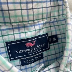 Vineyard Vine mens button down plaid Tucker shirt